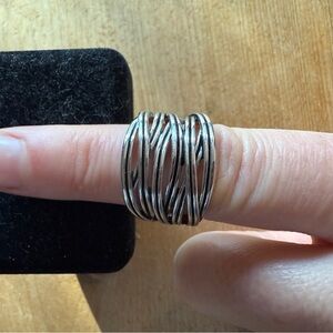 Lia Sophia Wrap Around Ring sz 7